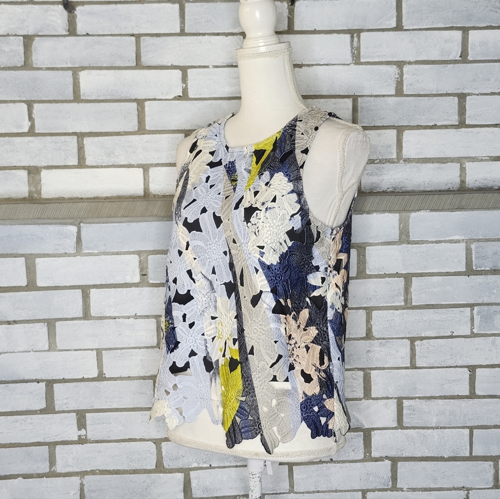 • Bar III Women's Blue Multicolor Floral Print Sleeveless Embroidered Top Medium - Picture 1 of 11